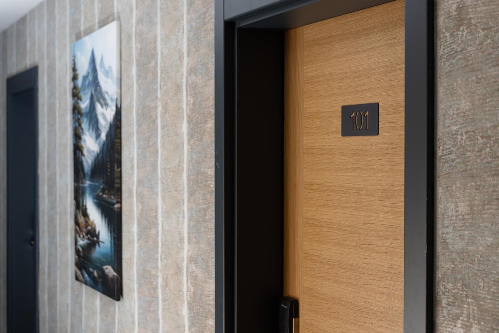 Vetus Hotel Prisztina Zewnętrze zdjęcie
