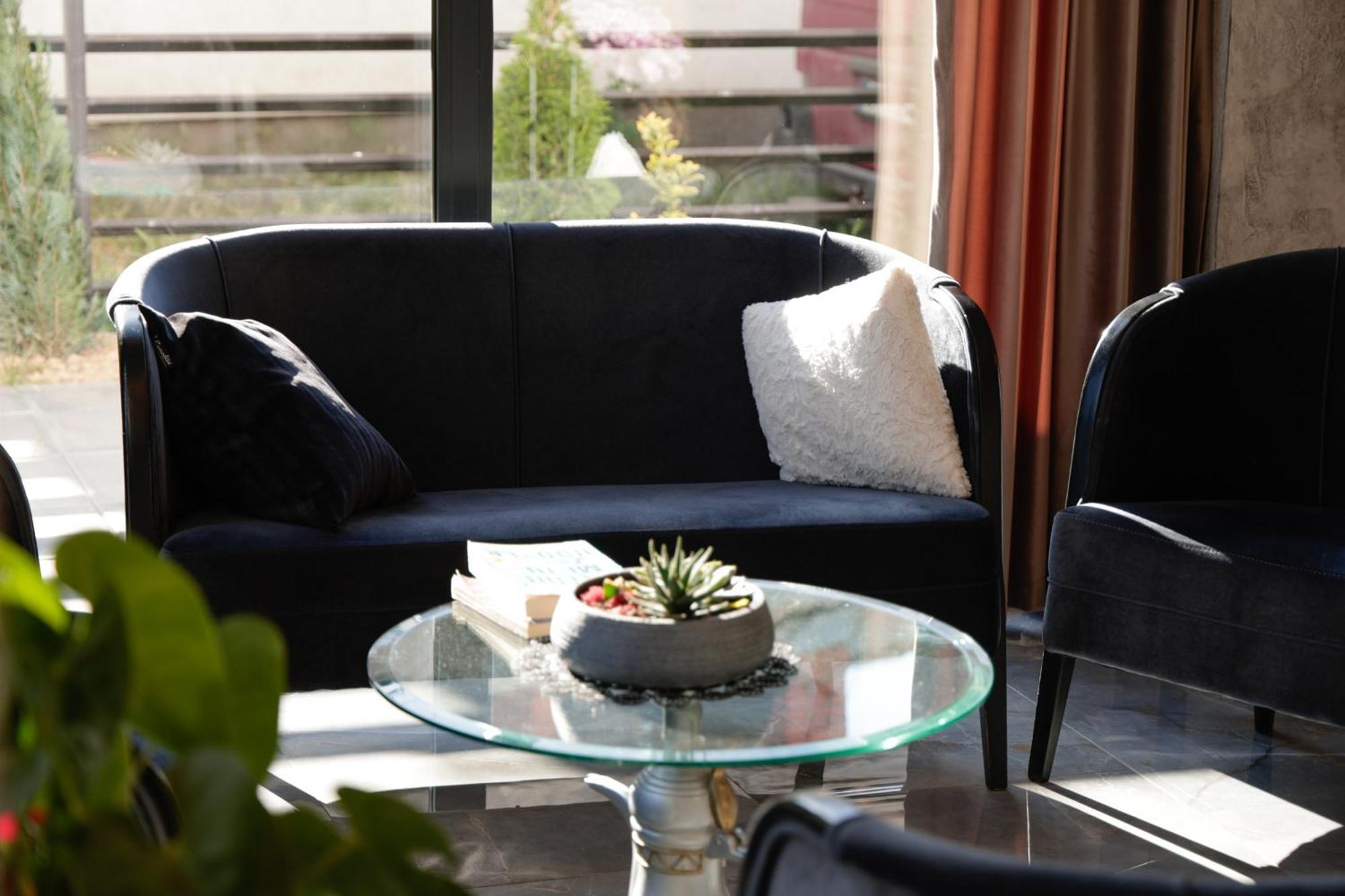 Vetus Hotel Prisztina Zewnętrze zdjęcie