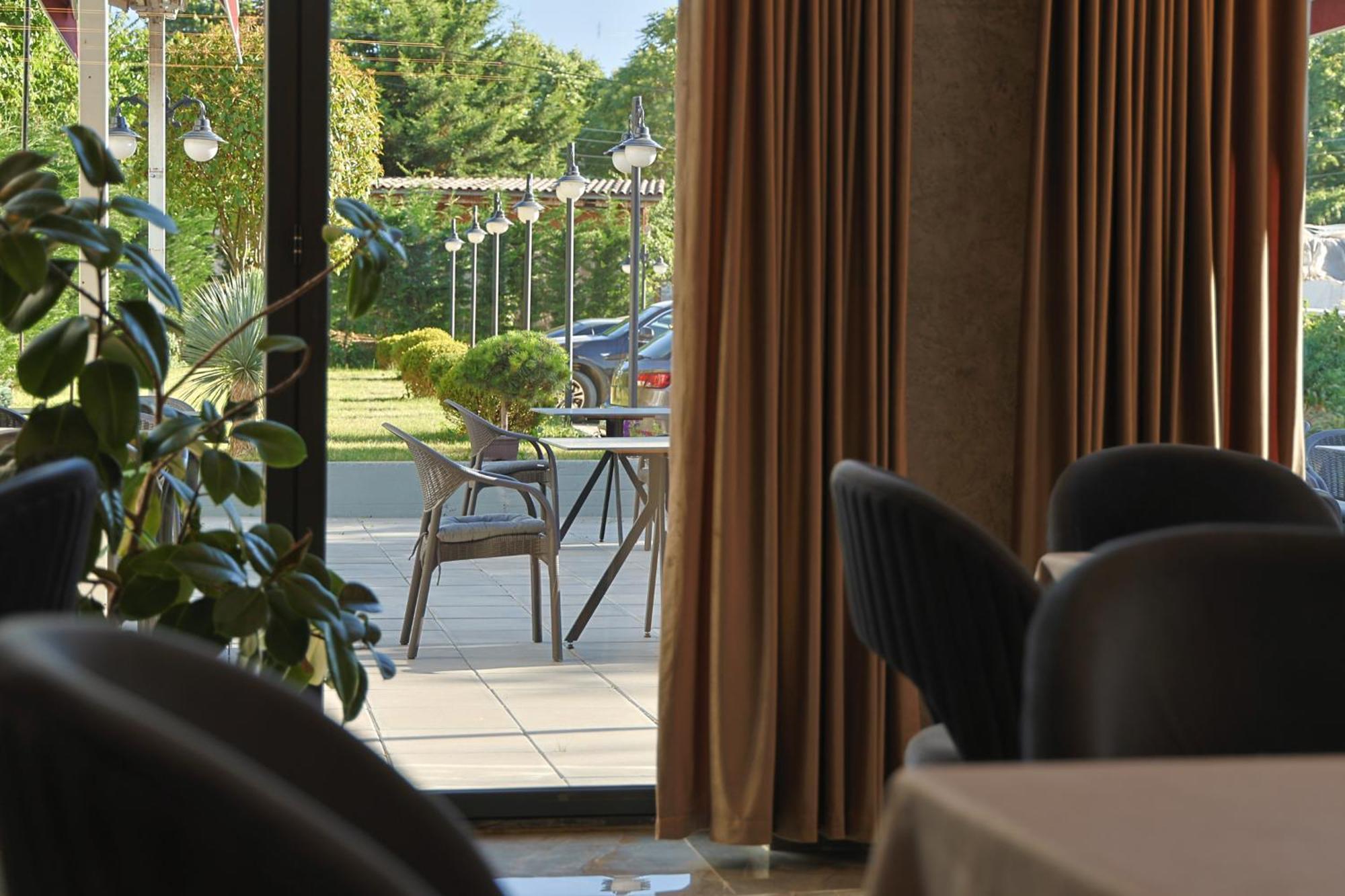 Vetus Hotel Prisztina Zewnętrze zdjęcie